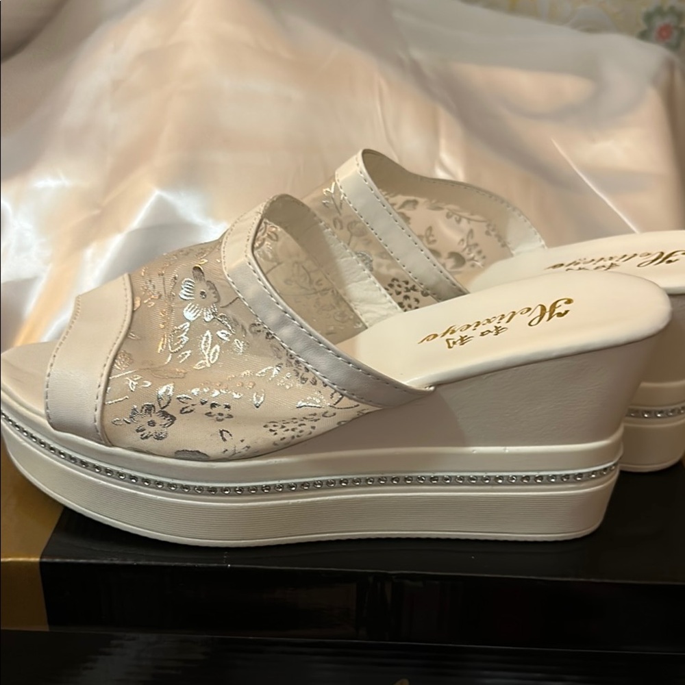 WHITE PLATFORM Sandals great to wear for casual or special occasions! - Picture 3 of 9